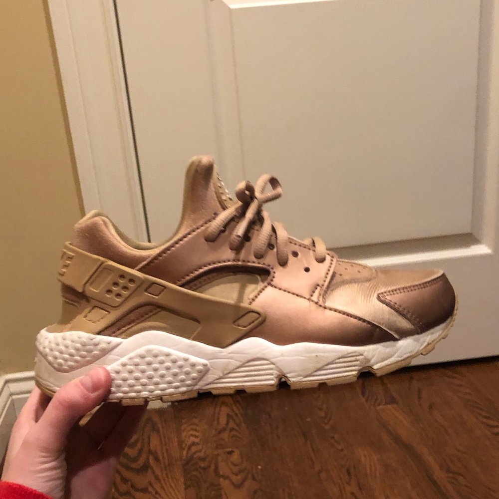 gold nike huaraches